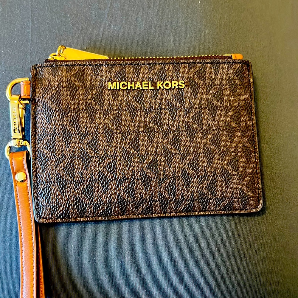Michael kors wristlet